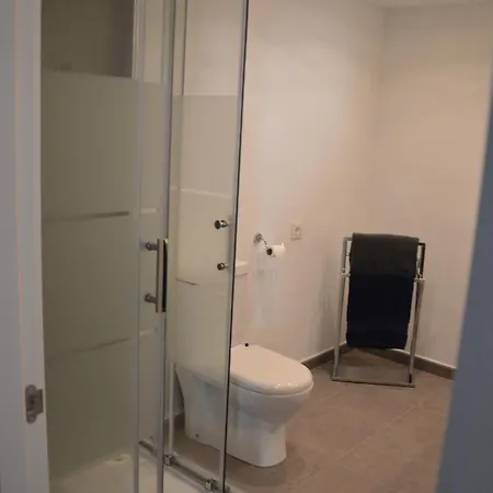 Apartment 3 Bedroom Frontline Beach, Centre *