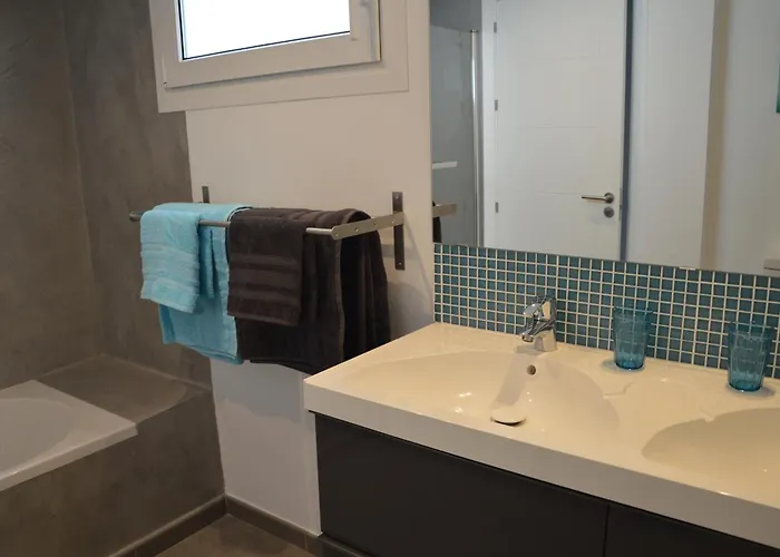 Appartement 3 Bedroom Frontline Beach, Centre *