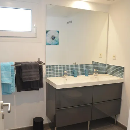 3 Bedroom Frontline Beach, Centre Μαρμπέλλα